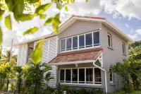 Eden Roc Villas - parking