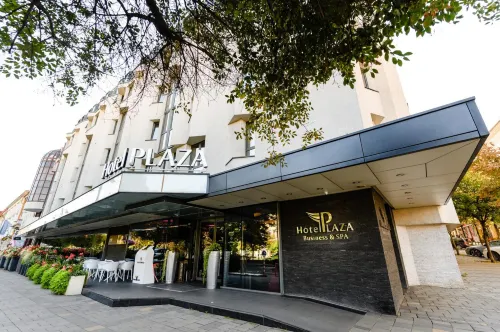 Plaza V Hotel - موقف سيارات