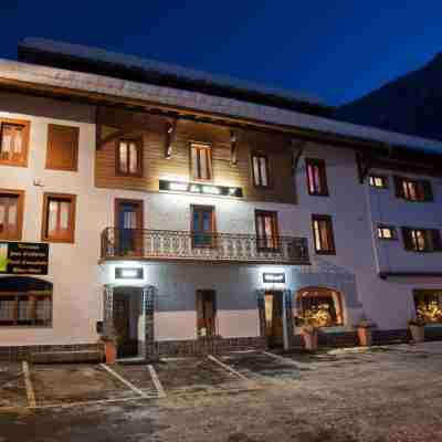 Hôtel la Vallée Hotel Exterior