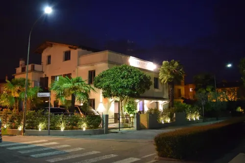 International Rooms & Apartments - Condos