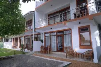 Riverside Inn Fuji Hotel a Bentota
