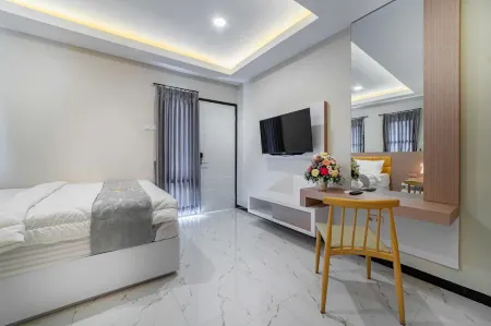 Tree Homestay Mitra RedDoorz Отели в г. Sukun