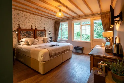 Castle Inn Hotels in West Lulworth