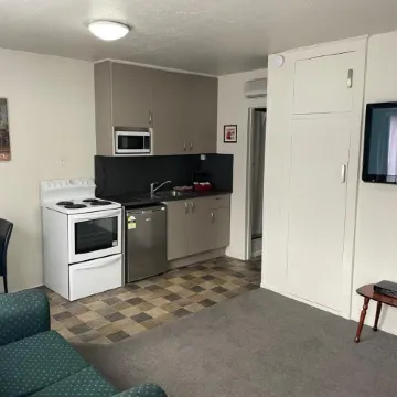 Cranford Cottages and Motel Отели рядом с достопримечательностью «Папани»