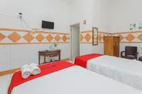 RedDoorz Syariah at Mojosari Hotels in Magersari