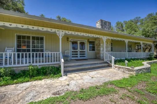 StunningHome on the Blanco River