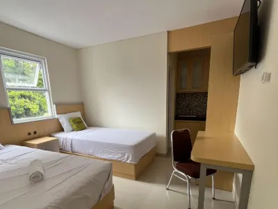 Urbanview Indria Inn Solo by RedDoorz Hotell i Sriwedari