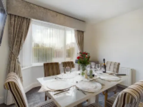 Zoo Cottage Hotels in 