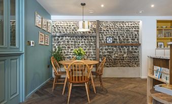 Shirehall Apartments