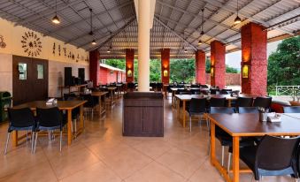 Chinar Woods Resort