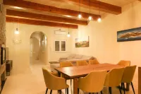 Solaris - 4 bedrooms (sleeps 8+2 kids) Ghasri village