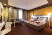 Diplomat Plaza Hotel & Resort