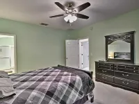 Pet-Friendly Gem w/ Yard & Pool Access in Sebring Hôtels à : Sebring