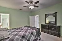 Pet-Friendly Gem w/ Yard & Pool Access in Sebring