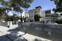 Apartamentos Porta Coeli فنادق في كاستيلديفيلس
