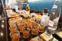 Kyriad Niort - Espace Mendes-France - Frühstück
