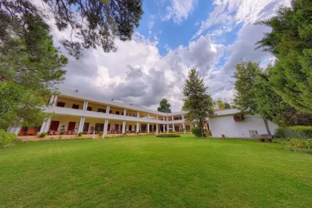 Swat Serena Hotel Отели рядом с достопримечательностью «Qambar Chowk»