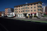 Hotel Puerta de Ocaña فنادق في آرنخويث