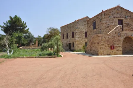 Archontiko Riziko Отели рядом с достопримечательностью «Chios port»