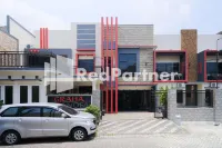 Dea Homestay Syariah Mitra RedDoorz at Kertomenanggal Surabaya