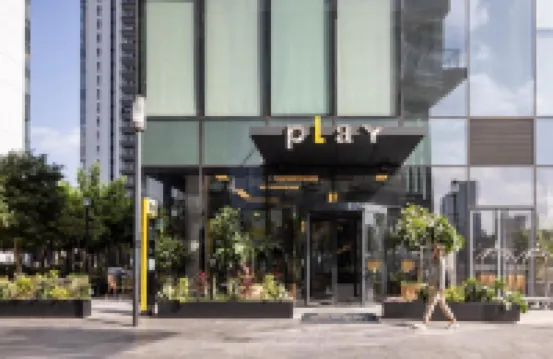 播放中城 阿茲列里塔（Azrieli Towers）附近的飯店