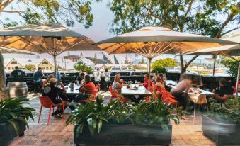 Six Degrees Boutique Hotel
