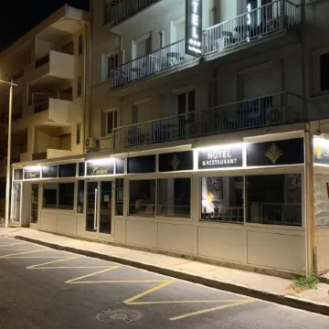 Le Regina Hôtel et Restaurant Canet-Plage Отели в г. Кане-ан-Русийон