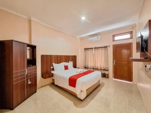 RedDoorz Syariah Near Pasar Raya Padang Hotel a West Padang