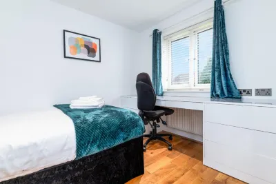 Marham Close Hotels in Carlton