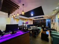 James Court Hotel & Luxury Apartments