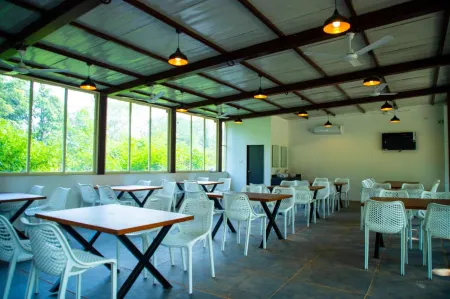 The Green Jungle Resort Отели в г. Каламболи Тарф Уореди