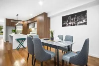 Luxury Retreat & Spacious 4BR House in Willoughby Hôtels à : Seaforth