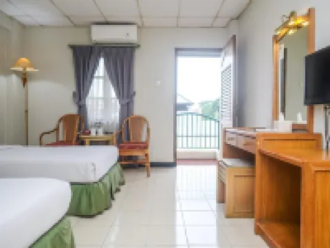 Surya Asia Hotel โรงแรมในโวโนโซโบ