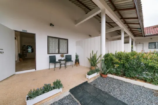 Homely Home Khao lak Отели рядом с достопримечательностью «Small Sandy Beach»