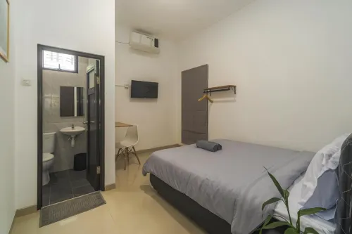Shini Guest House
