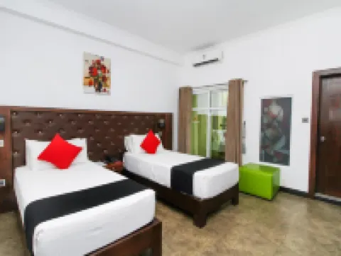 薩莎中轉酒店 尼甘布酒店