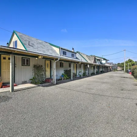 Sanderling Sea Cottages, Unit 2 Walk to Coast!