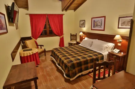 Hosteria Sirenuse Отели рядом с достопримечательностью «Punta Mogotes»