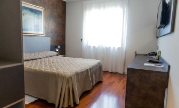 Halanus Hotel And Resort - Housity