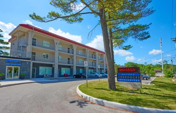 瓦薩加河碼頭酒店套房