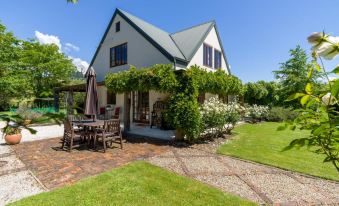 The Last Straw Cottage Nelson