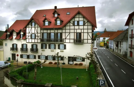 鄉下羅伊族酒店