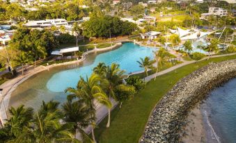 Nomads Airlie Beach