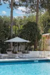 Club Hotel