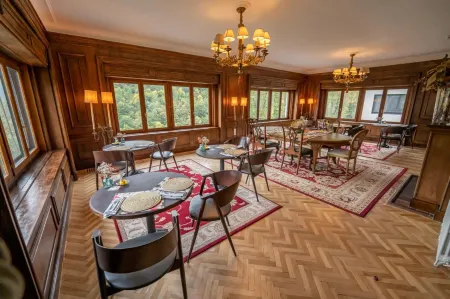 Angelats Hotel - A Signature Boutique Hotel & Restaurant Отели в г. Гомбрен