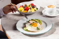 Hilton Garden Inn Montreal Midtown - Breakfast