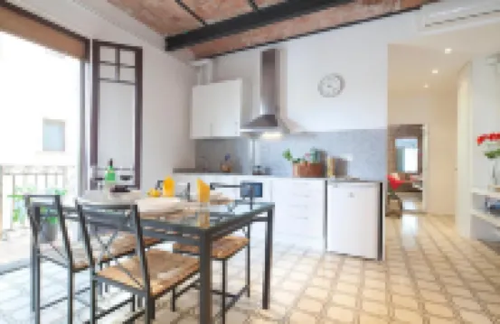 Happy People Sagrada Familia St Pau