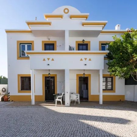 Apartamentos Patio Victoria by Umbral