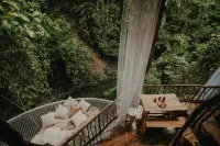 Treehouse de Valentine Hotels in Balamban