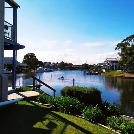 Captains Cove 1st Floor Spa Luxury Apartments - Free Netflix